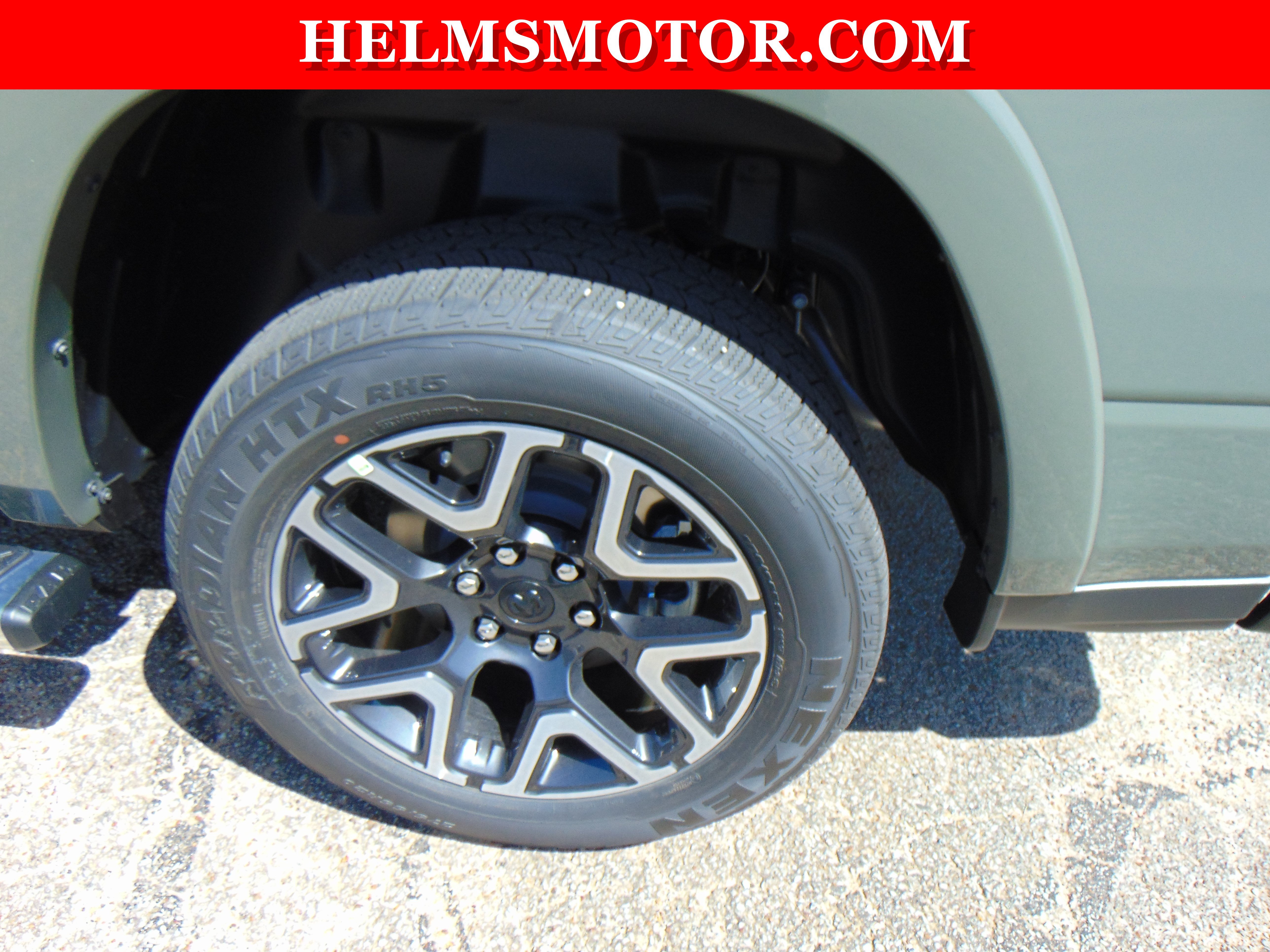 New 2026 RAM 1500 Laramie AWD/4WD image 18