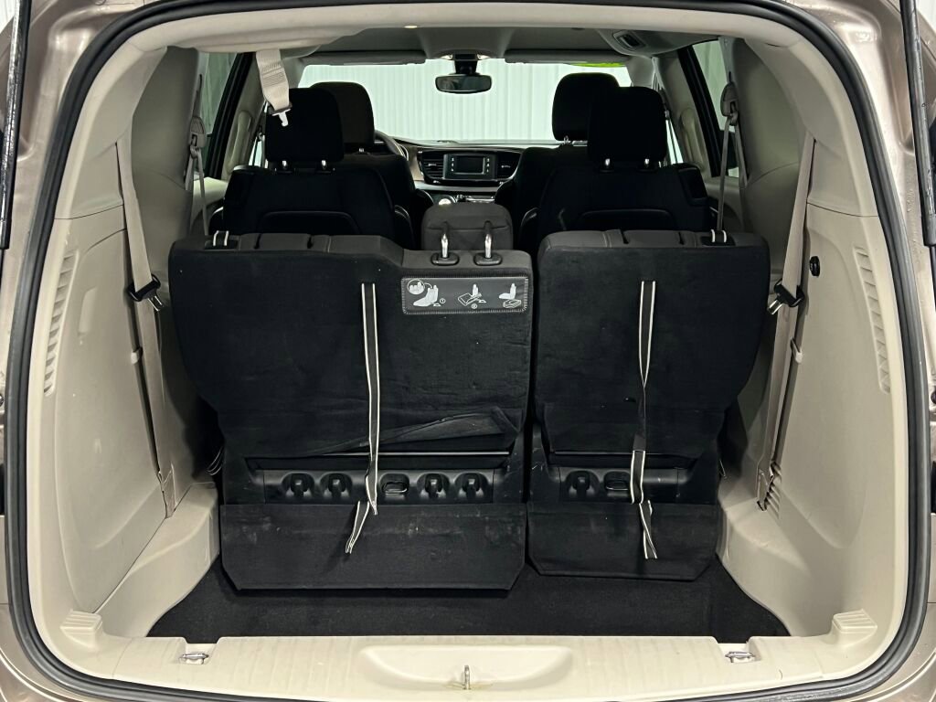 Used 2017 Chrysler Pacifica LX image 8
