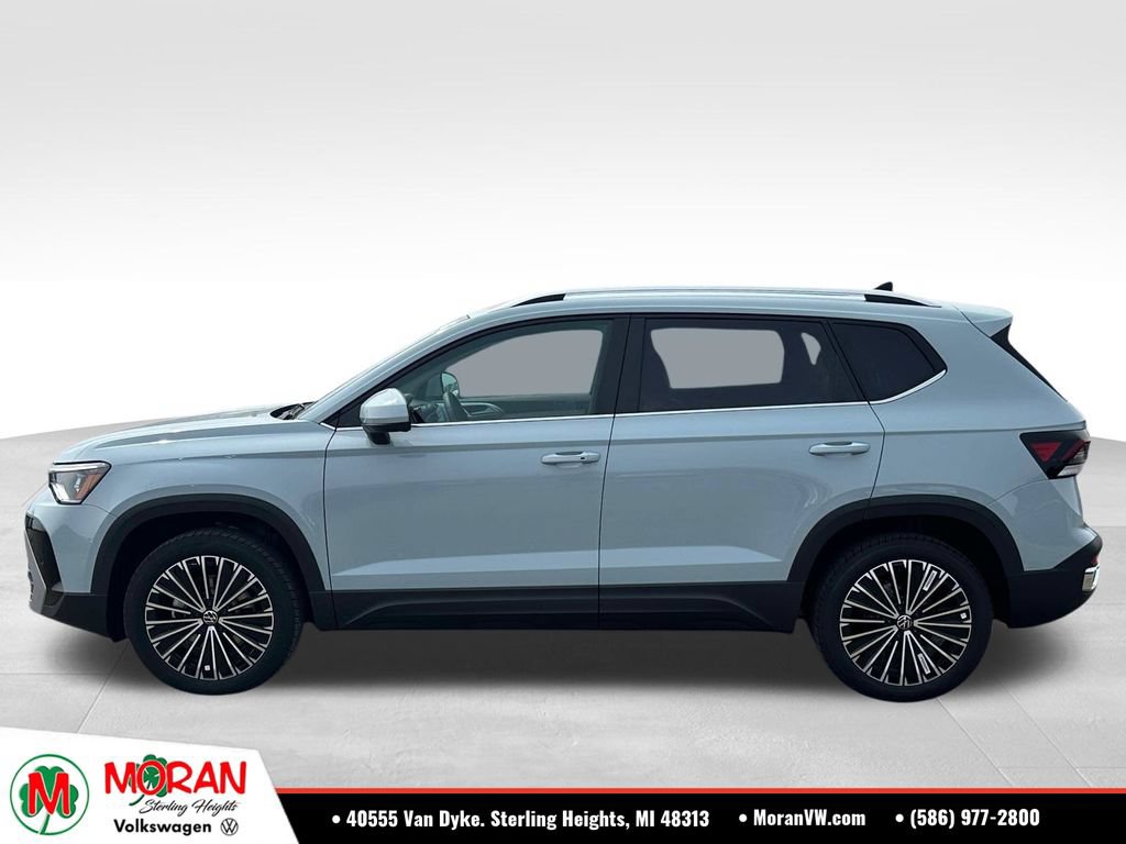 Used 2026 Volkswagen Taos SE FWD image 2