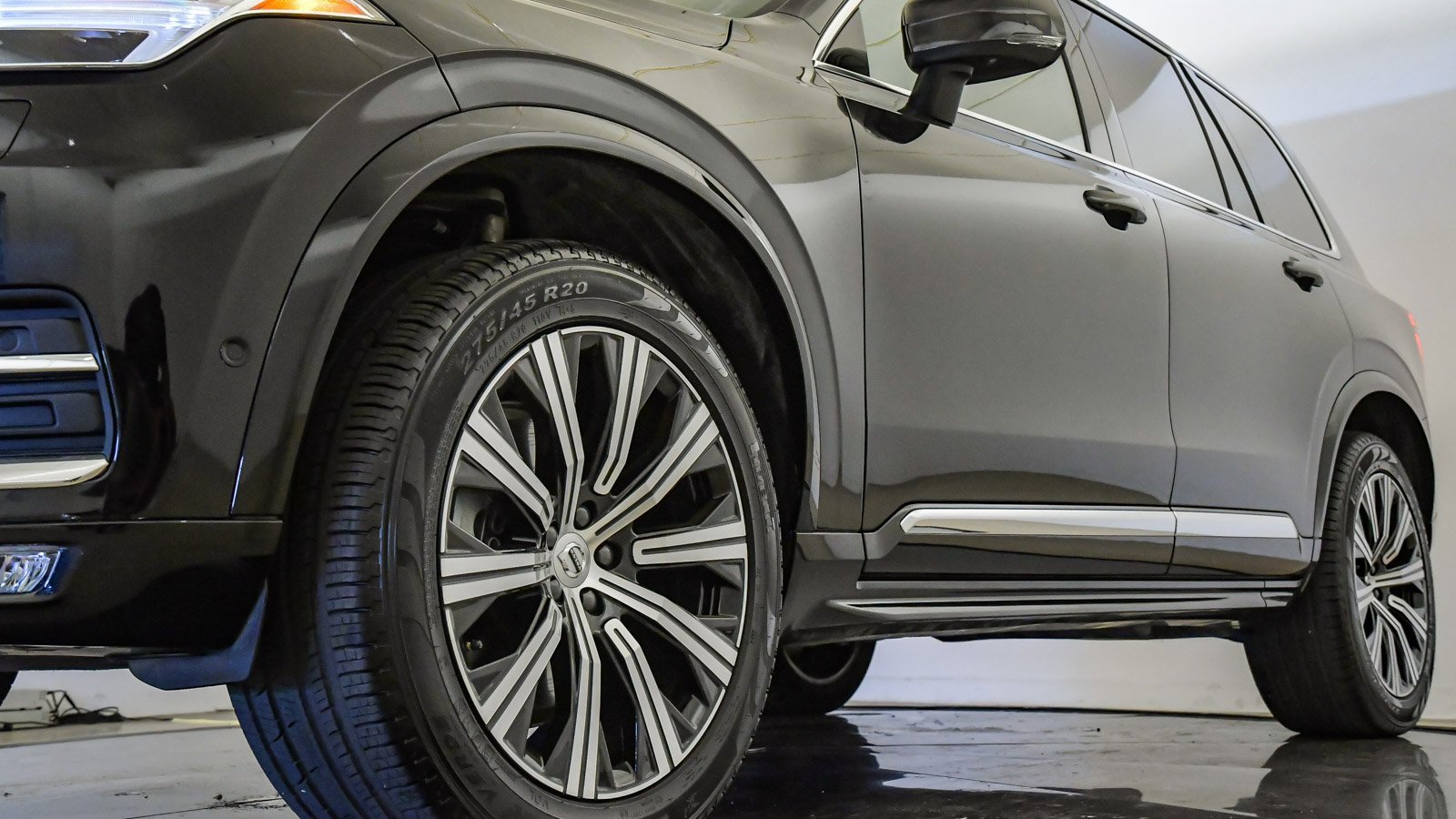 Certified 2025 Volvo XC90 B6 Plus image 10