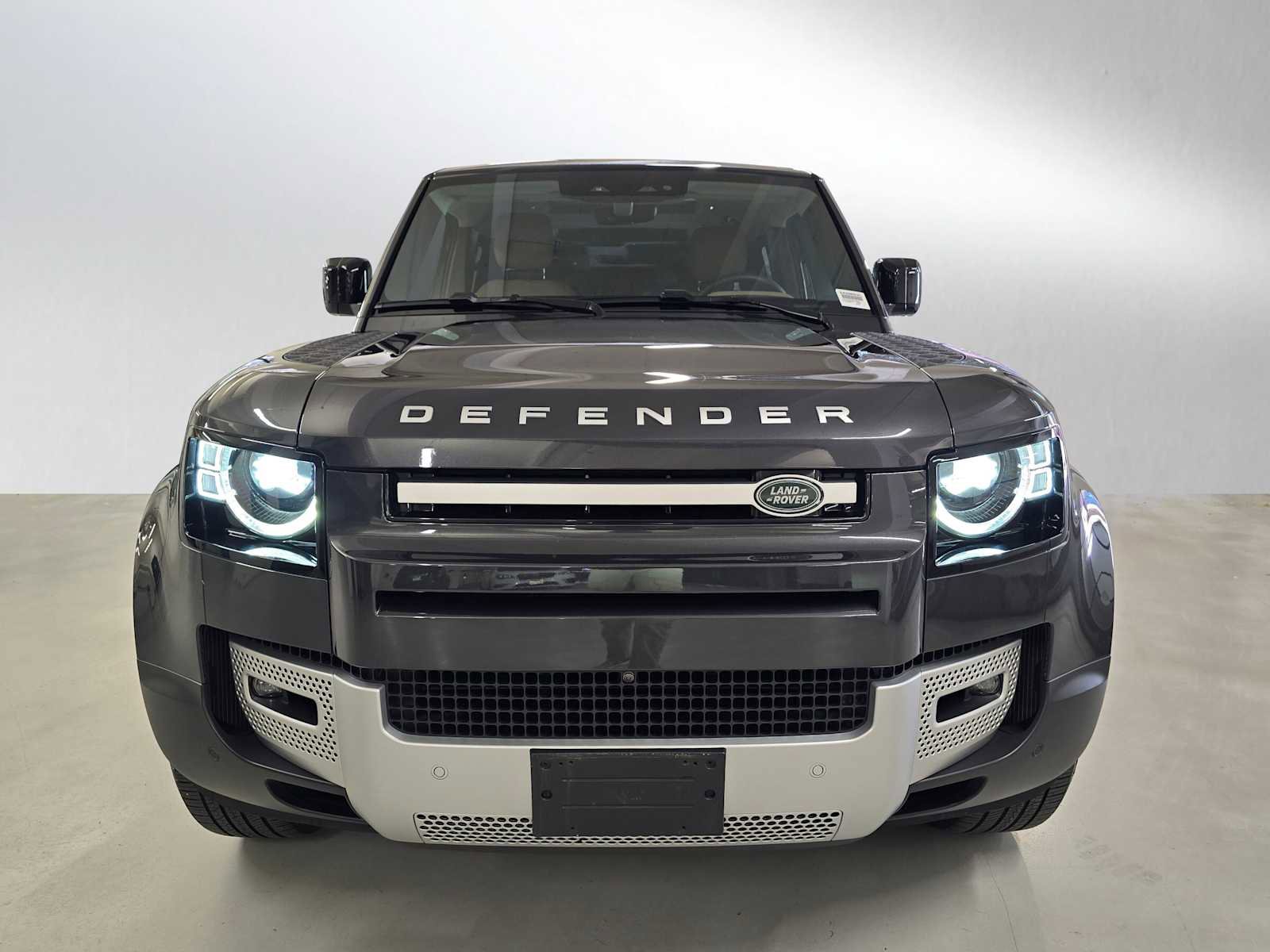 Used 2025 Land Rover Defender 130 S image 8