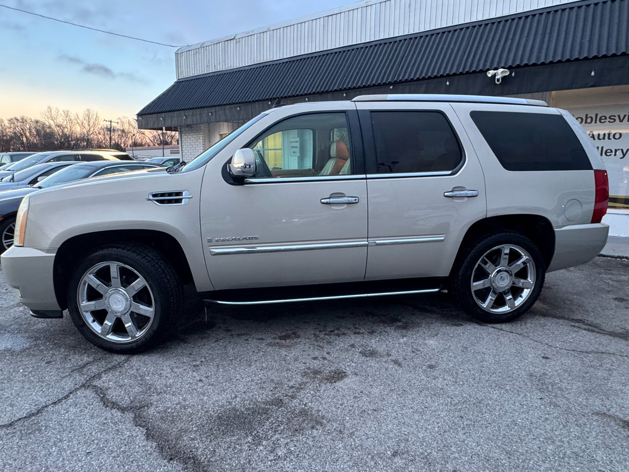 Used 2007 Cadillac Escalade AWD w/ Information Package image 3