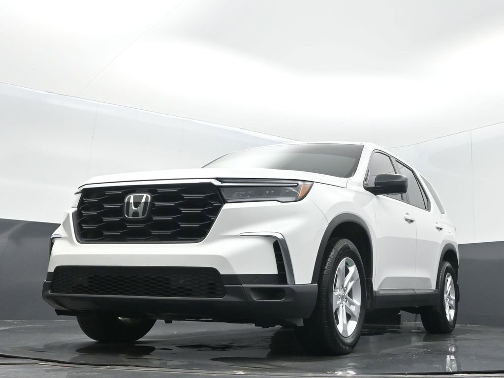 Used 2024 Honda Pilot LX image 8