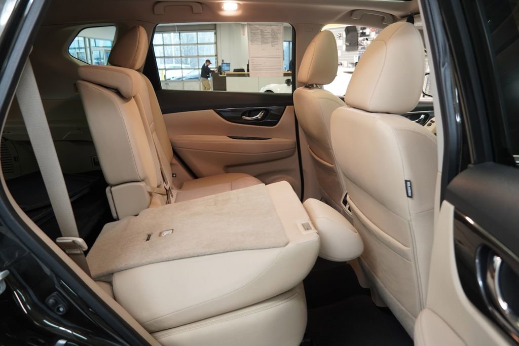 Used 2017 Nissan Rogue SV image 30