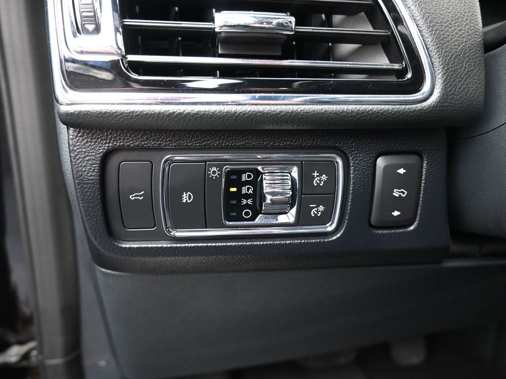 Used 2023 Lincoln Navigator L Reserve image 7