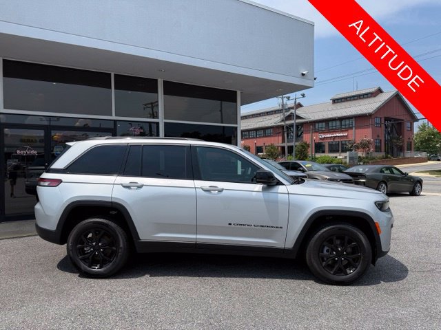 New 2026 Jeep Grand Cherokee Altitude AWD/4WD image 4