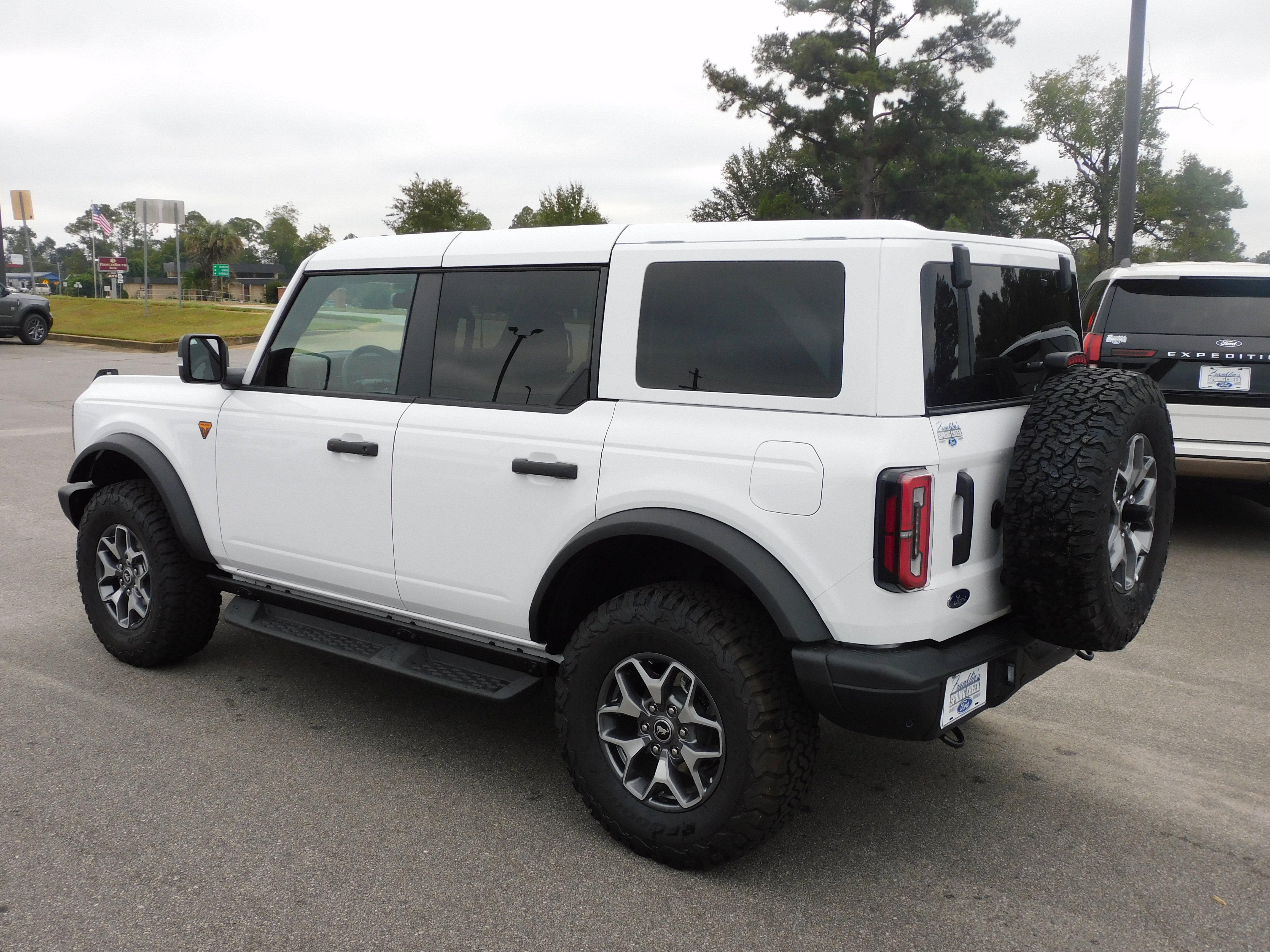 New 2025 Ford Bronco Badlands image 8