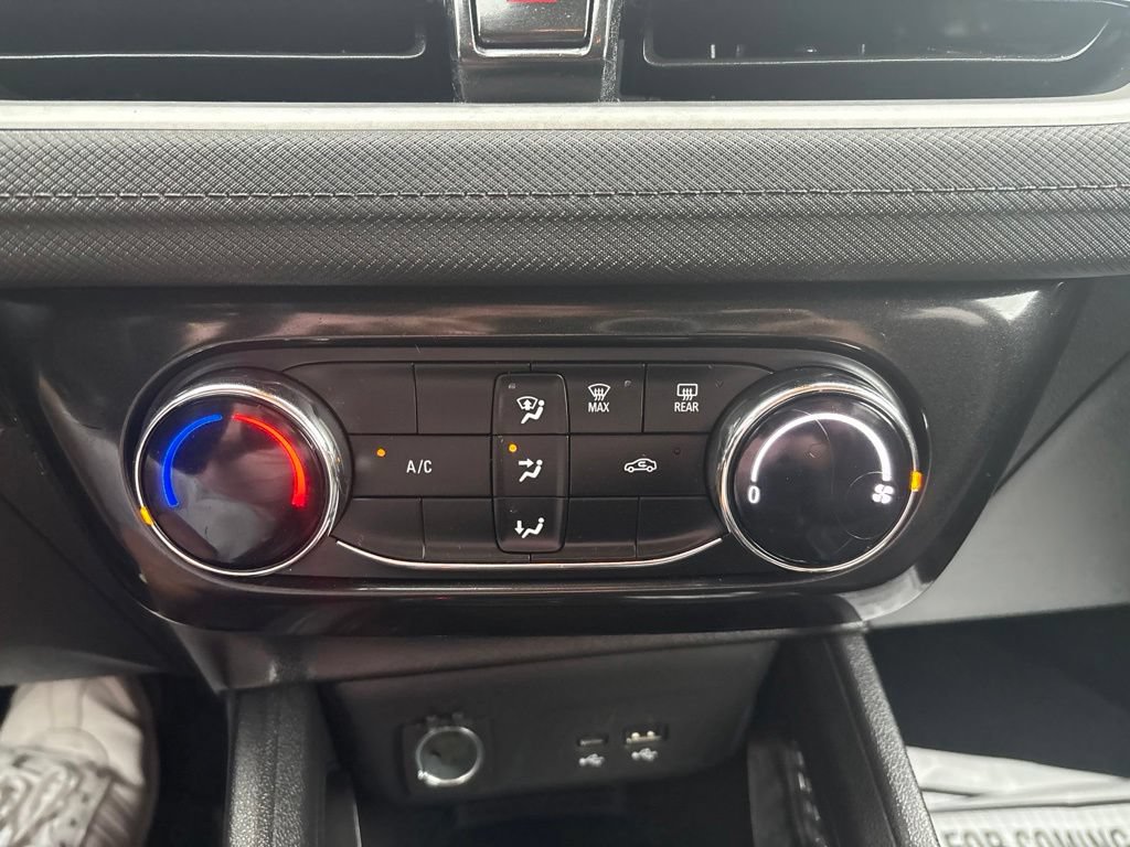 Used 2024 Chevrolet TrailBlazer LT w/ Driver Confidence Package FWD image 11