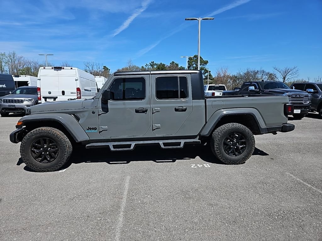 Used 2022 Jeep Gladiator Sport image 4