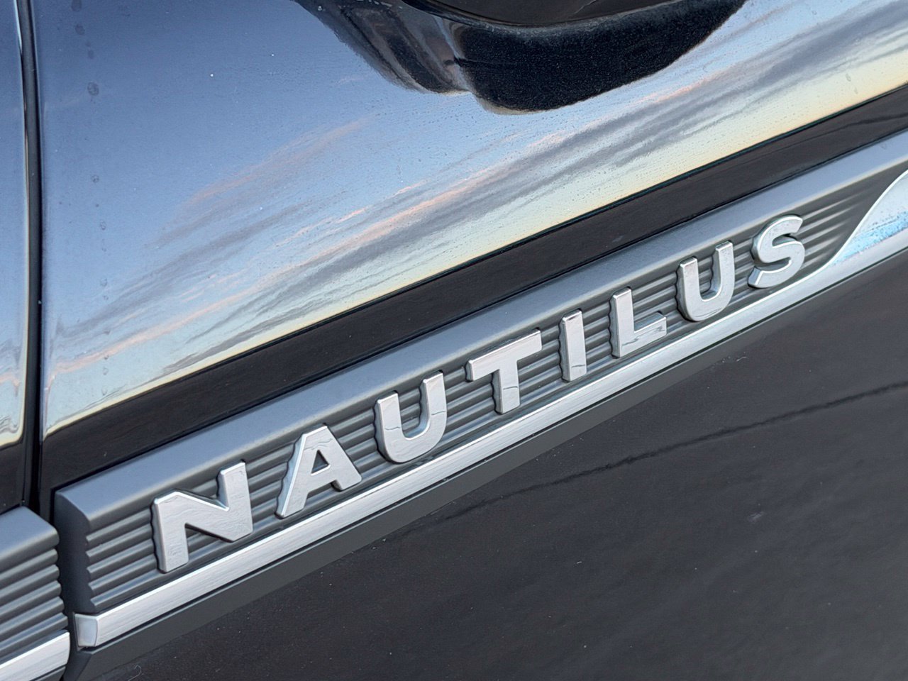 Used 2019 Lincoln Nautilus Reserve w/ Cargo Utility Package FWD image 10