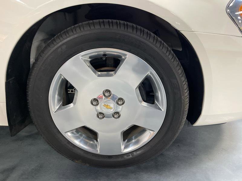 Used 2009 Chevrolet Impala SS w/ Convenience Package FWD image 21