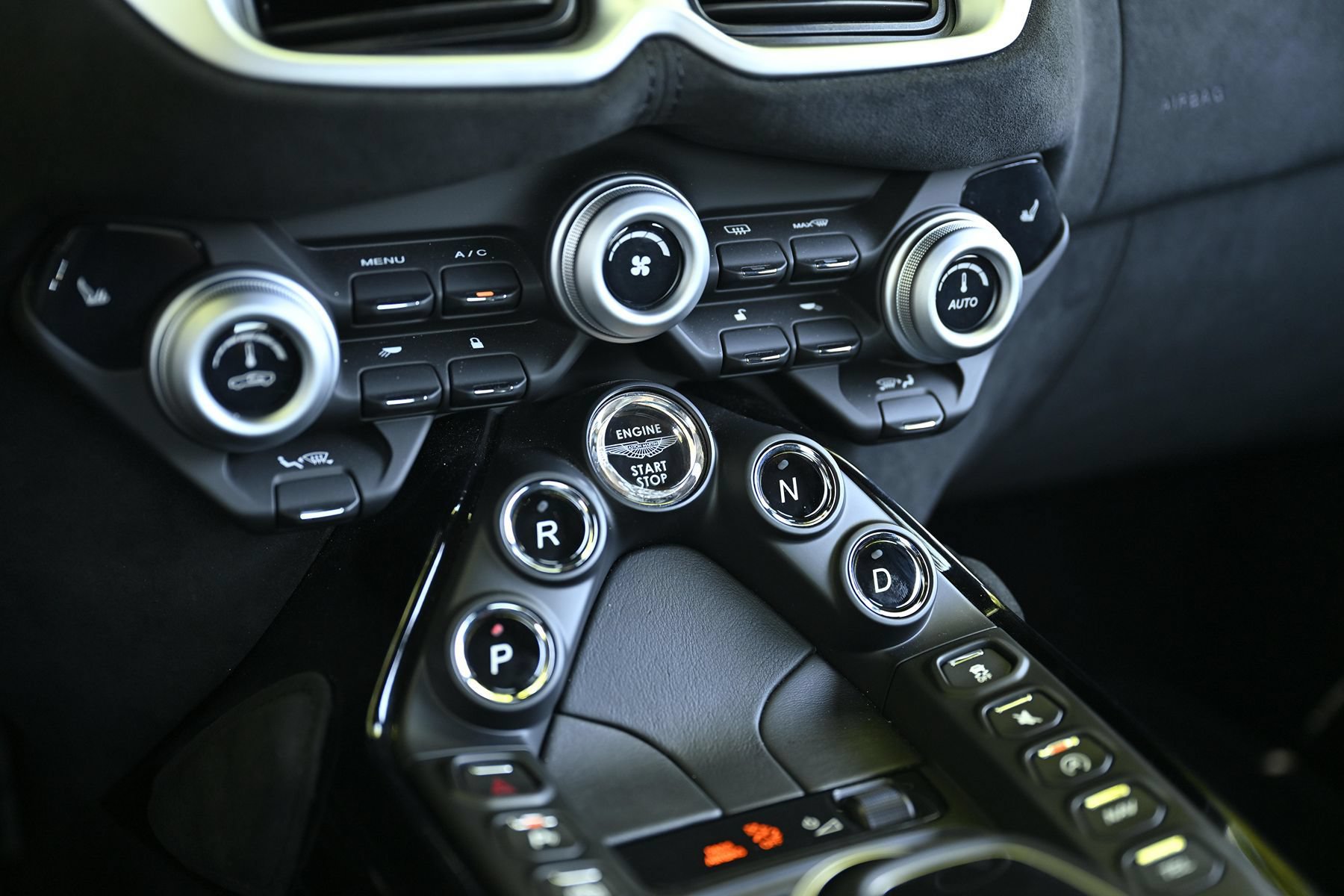 Used 2020 Aston Martin V8 Vantage Coupe RWD image 34