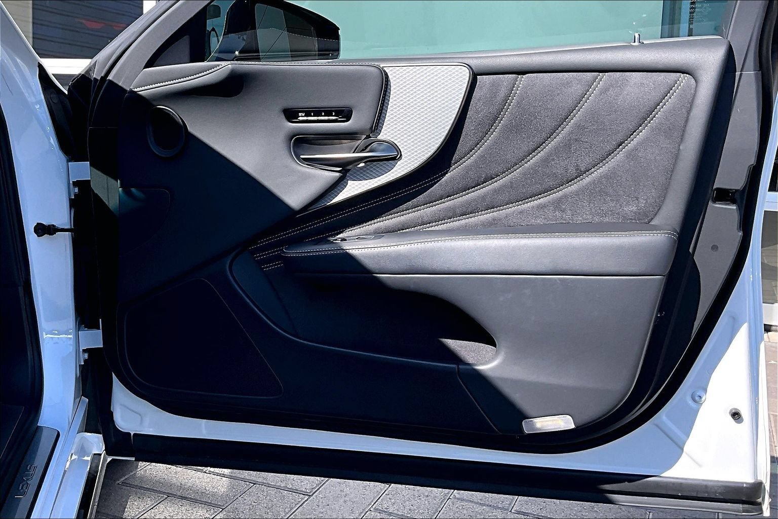 Used 2023 Lexus LS 500 F Sport w/ Cold Weather Package (CK) RWD image 24