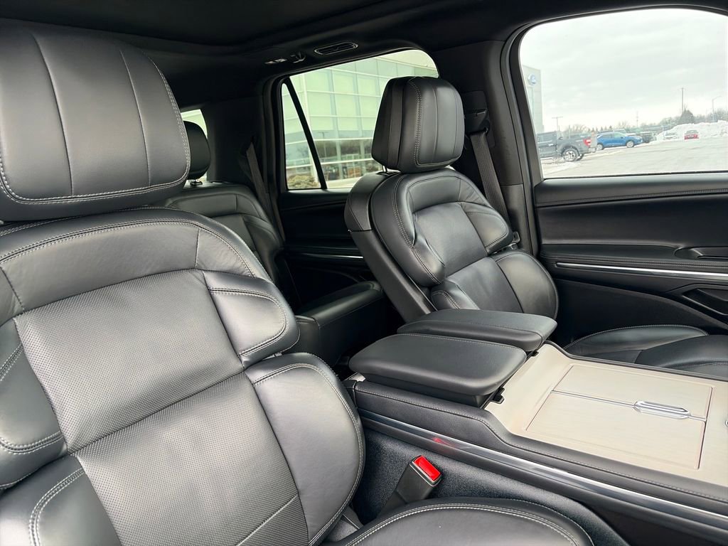 Used 2025 Lincoln Navigator L Reserve w/ Jet Appearance Package AWD/4WD image 11