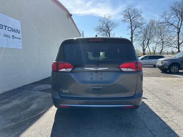 Used 2018 Chrysler Pacifica Touring-L Plus image 5
