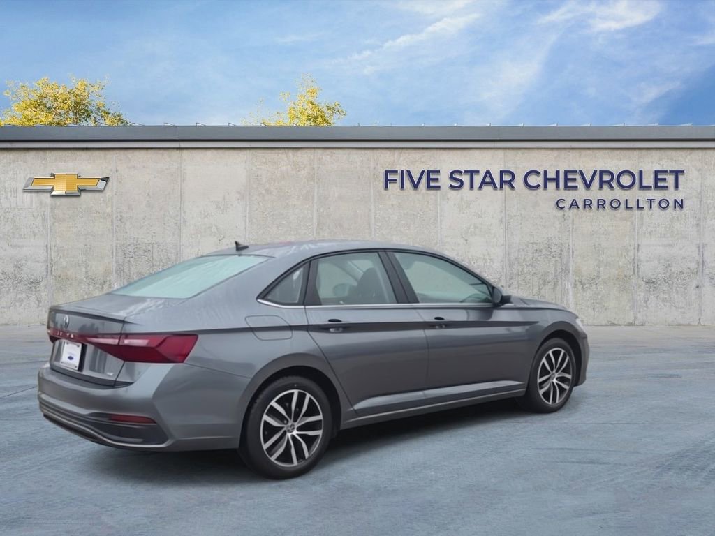 Used 2025 Volkswagen Jetta SE FWD image 8