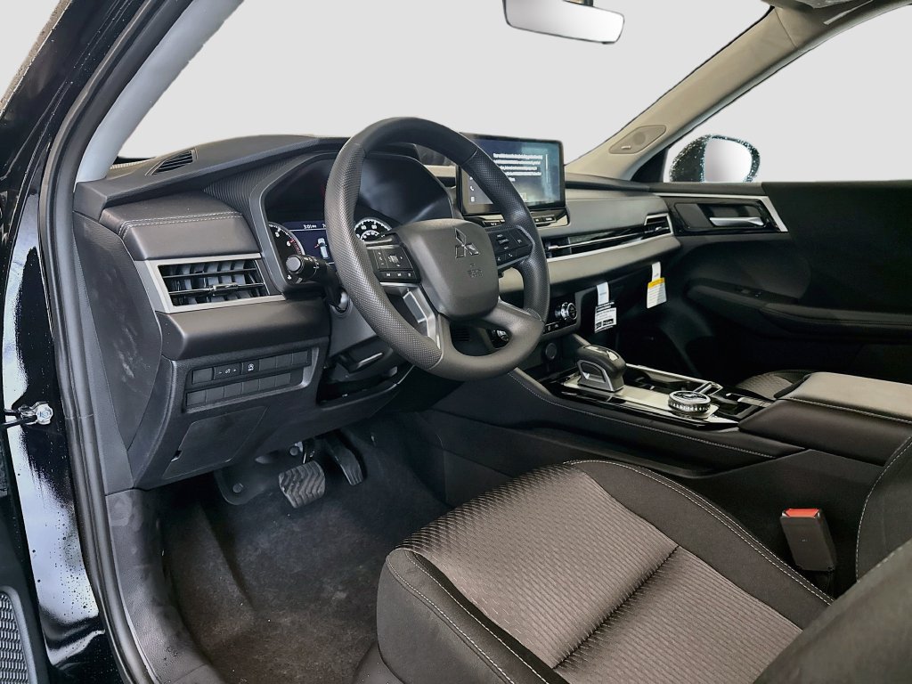 New 2026 Mitsubishi Outlander ES FWD image 9