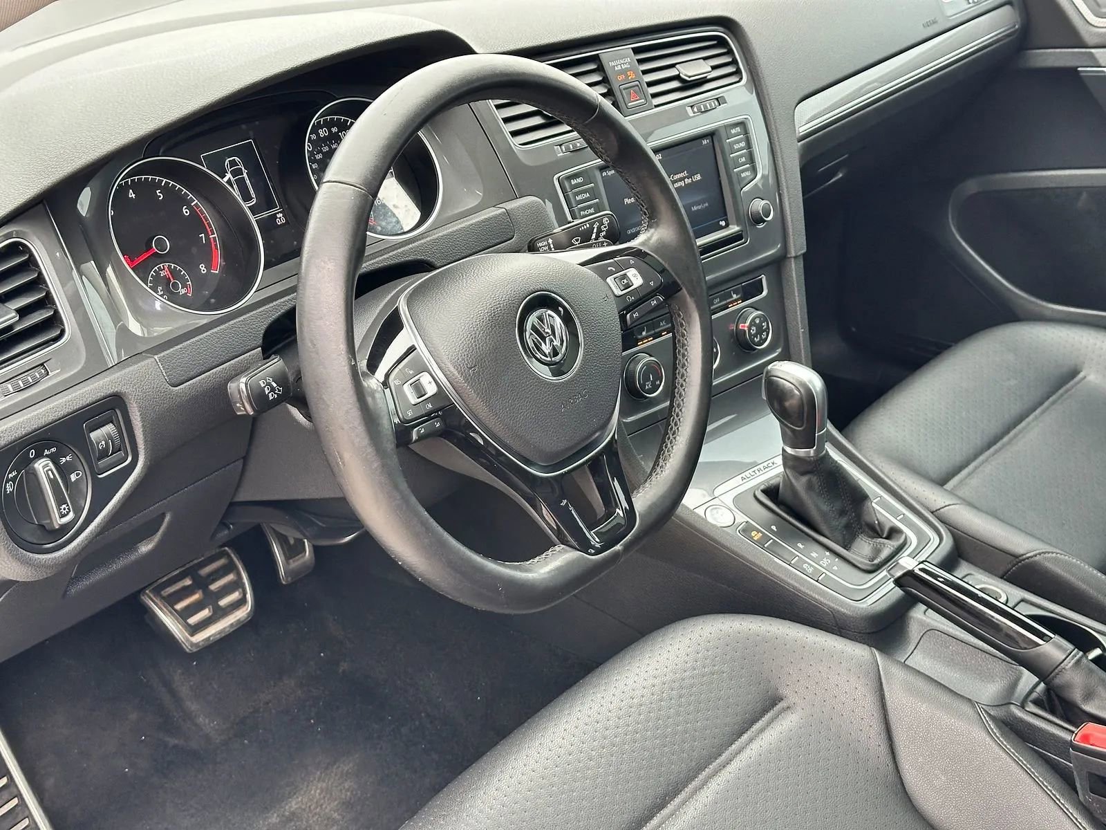 Used 2017 Volkswagen Golf Alltrack SE AWD/4WD image 10
