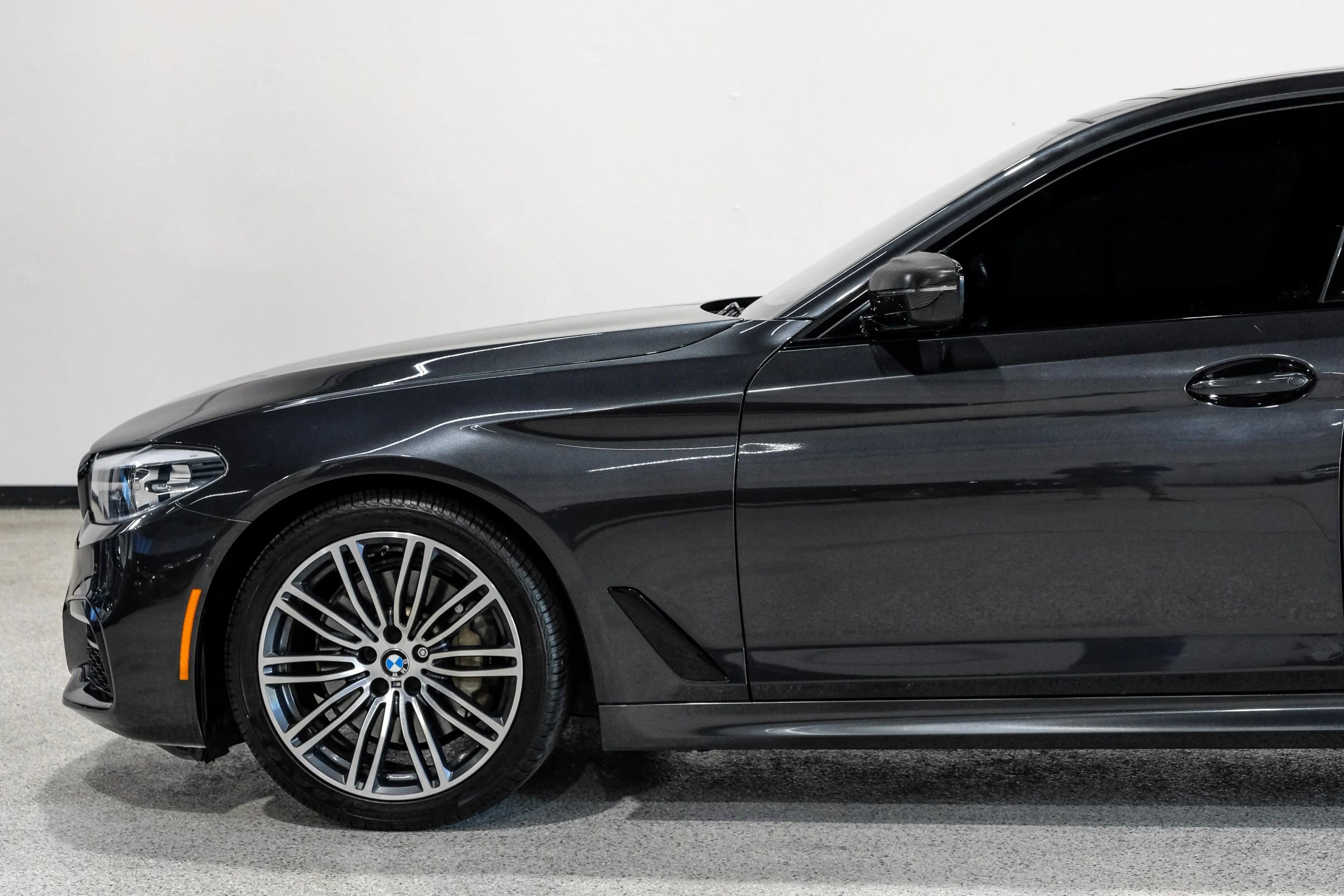 Used 2019 BMW 540i w/ M Sport Package RWD image 18