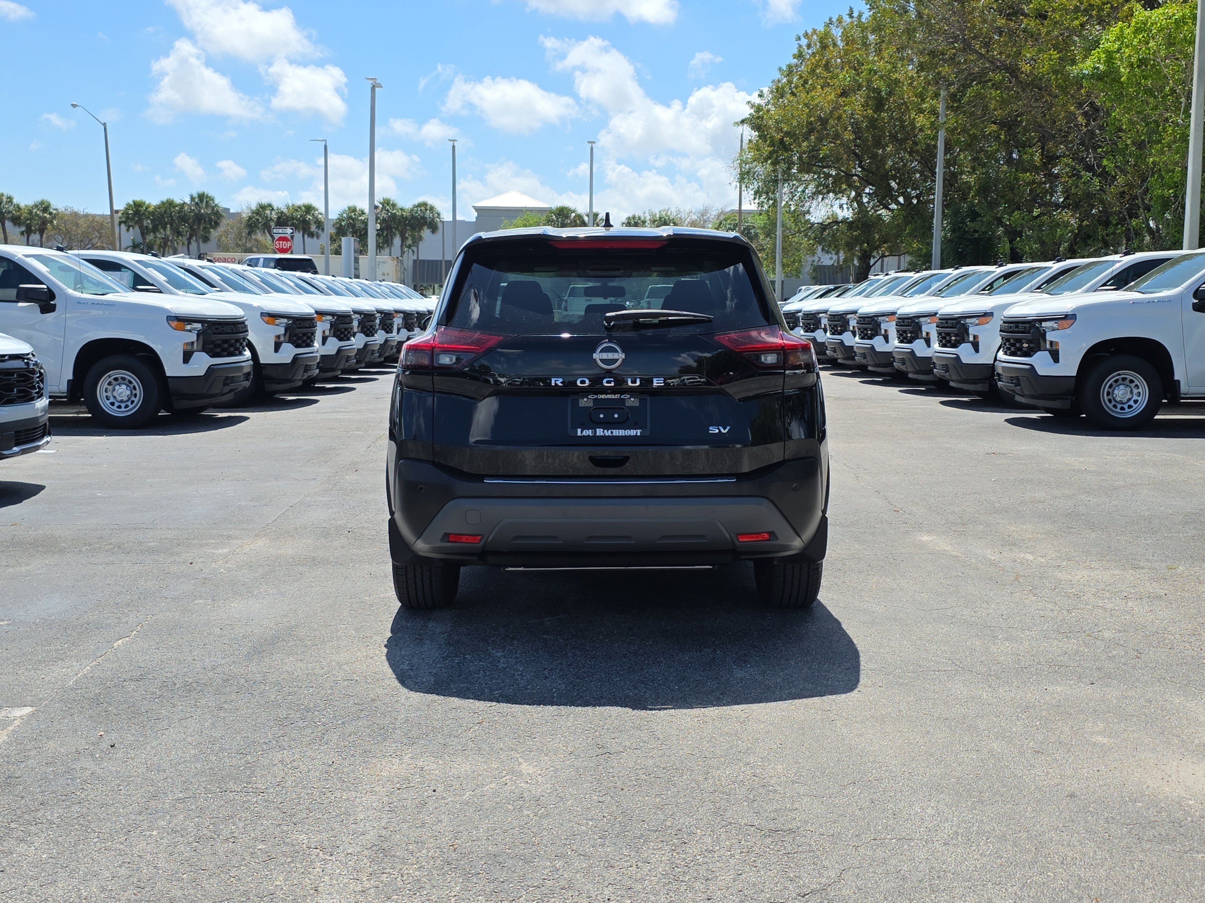 Used 2023 Nissan Rogue SV image 6