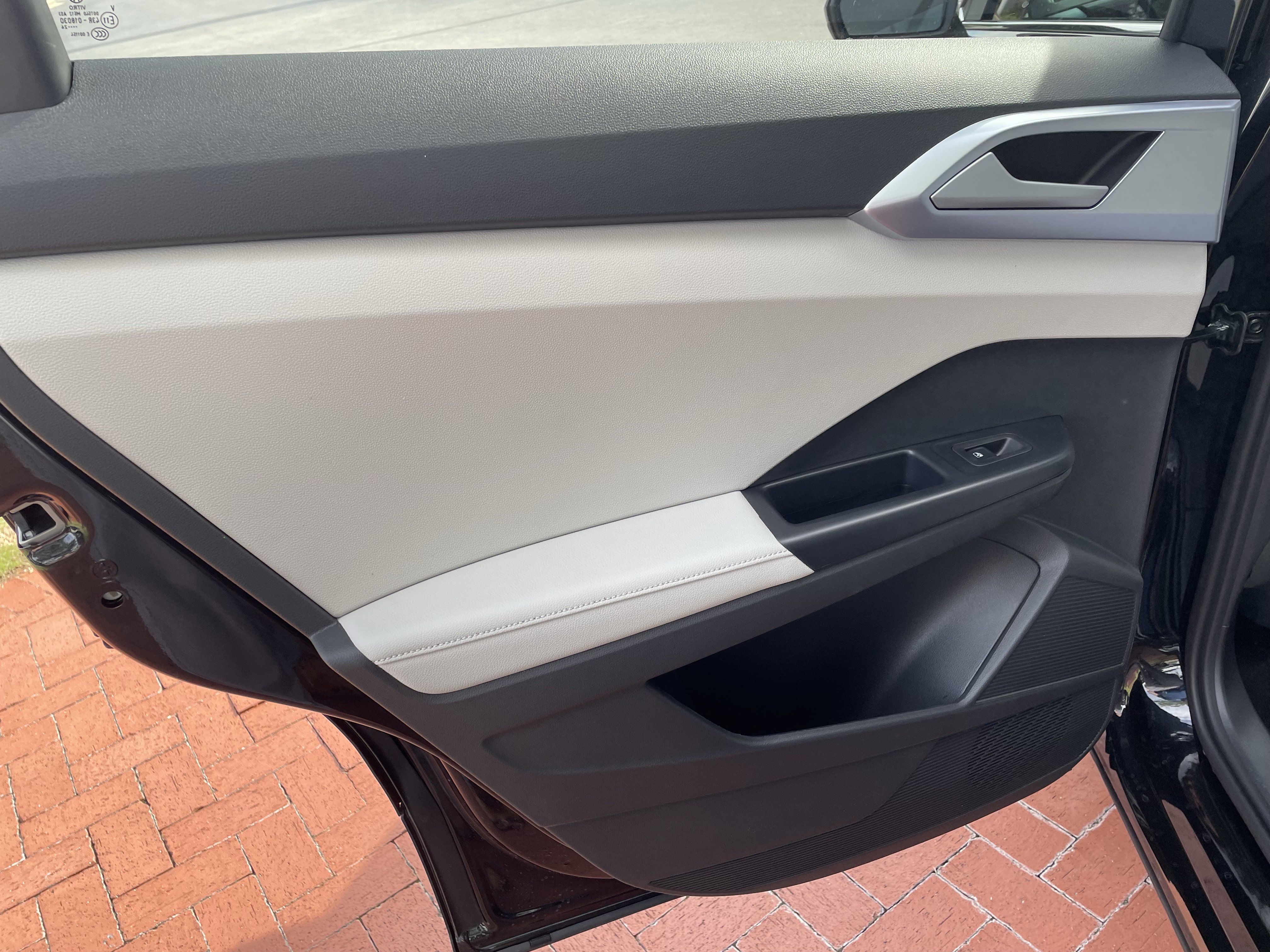 New 2026 Volkswagen Taos SE FWD image 10