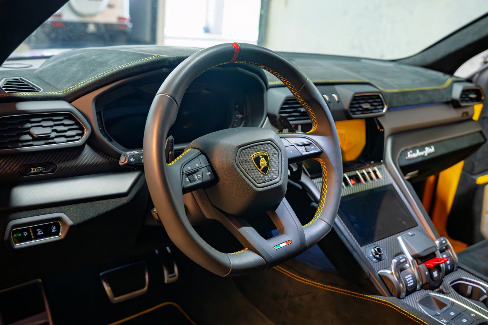 Used 2024 Lamborghini Urus Performante image 6