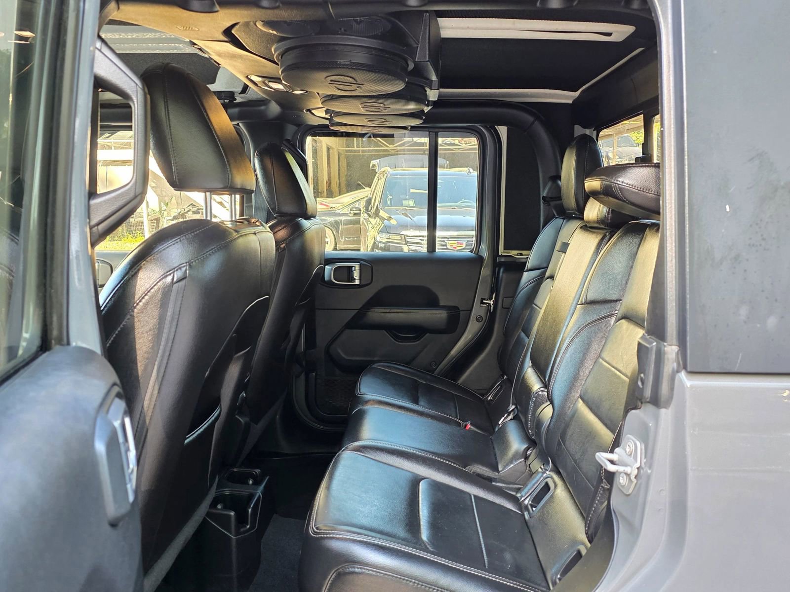 Used 2020 Jeep Gladiator Overland AWD/4WD image 23