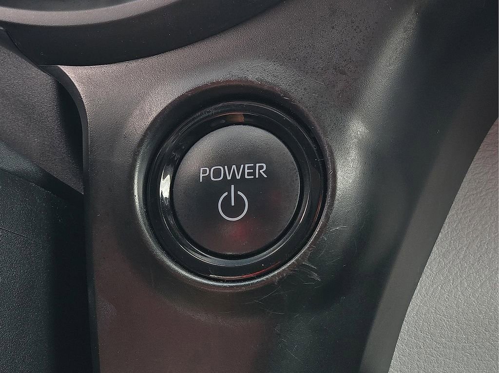 Used 2025 Toyota Sienna LE image 16