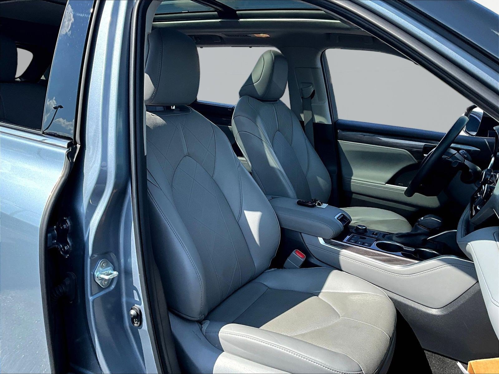 Used 2023 Toyota Highlander Platinum AWD/4WD image 30