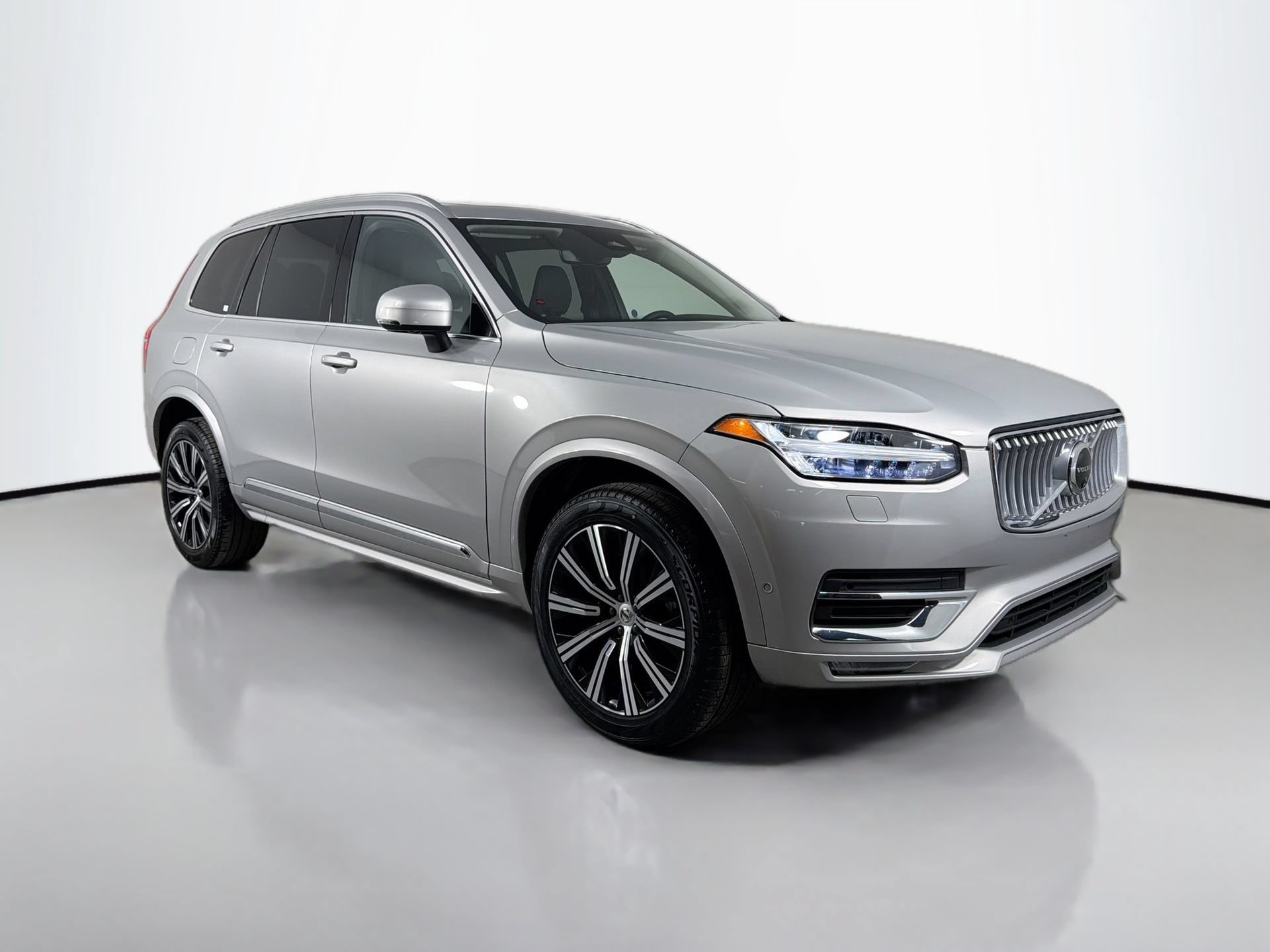 Used 2024 Volvo XC90 B6 Plus AWD/4WD image 3