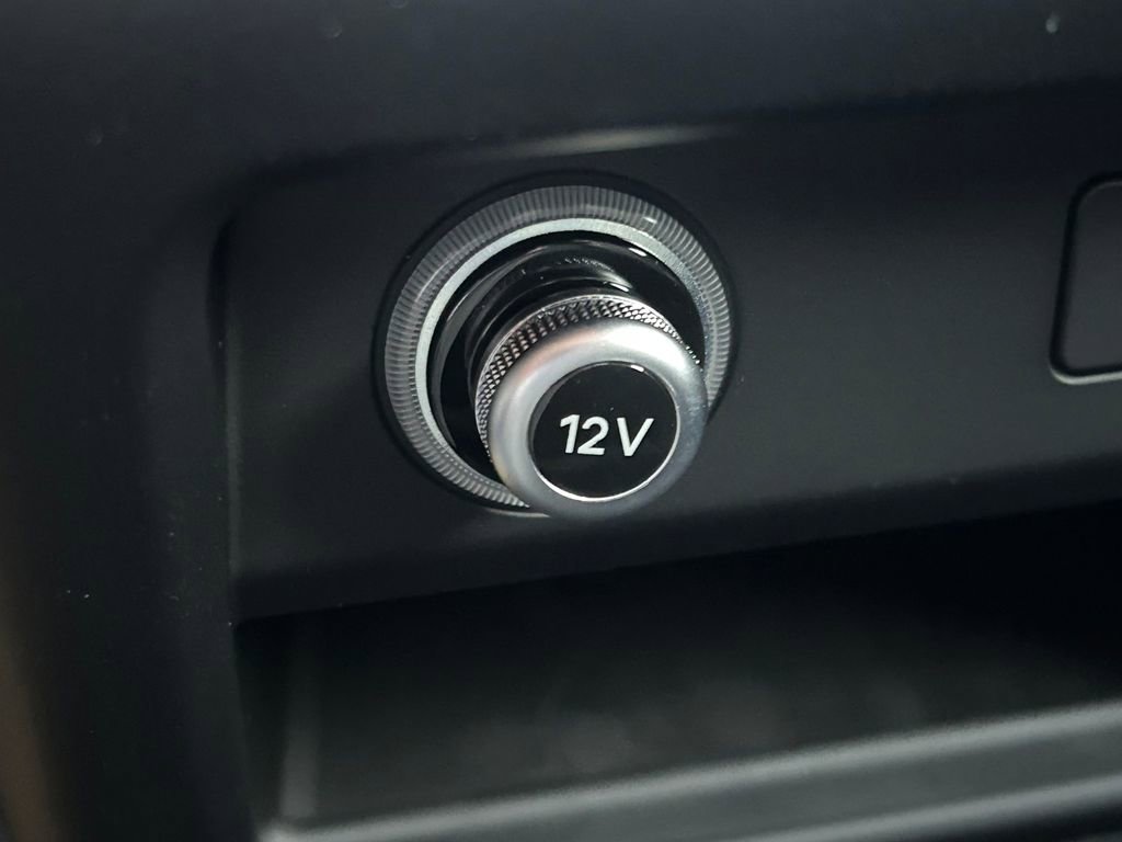 Used 2025 Porsche Cayenne GTS AWD/4WD image 24