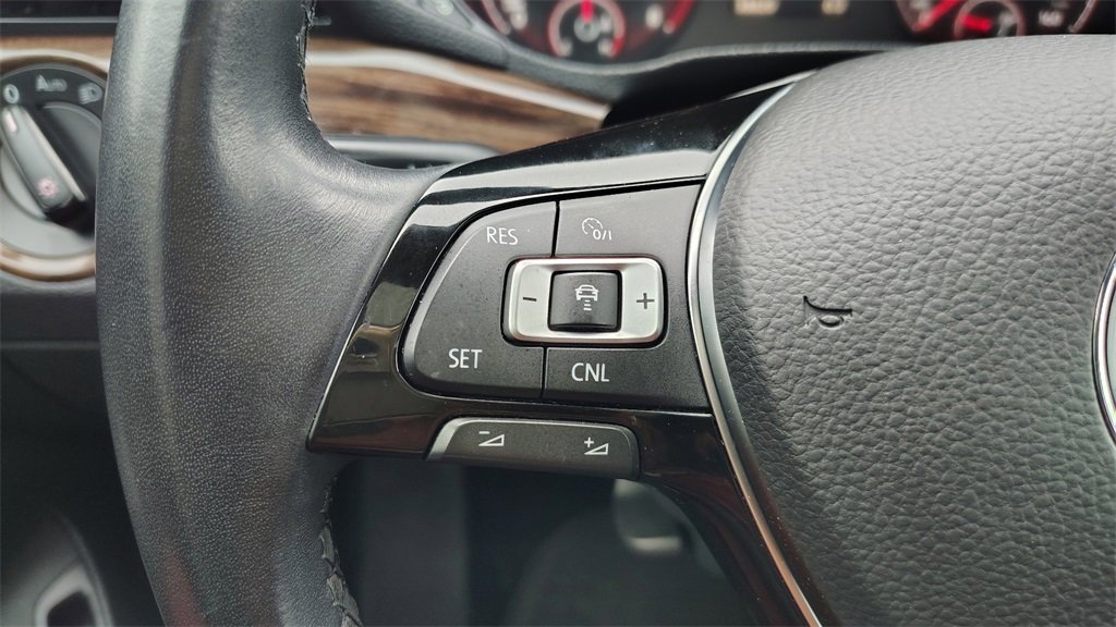 Used 2020 Volkswagen Passat 2.0T SEL image 16