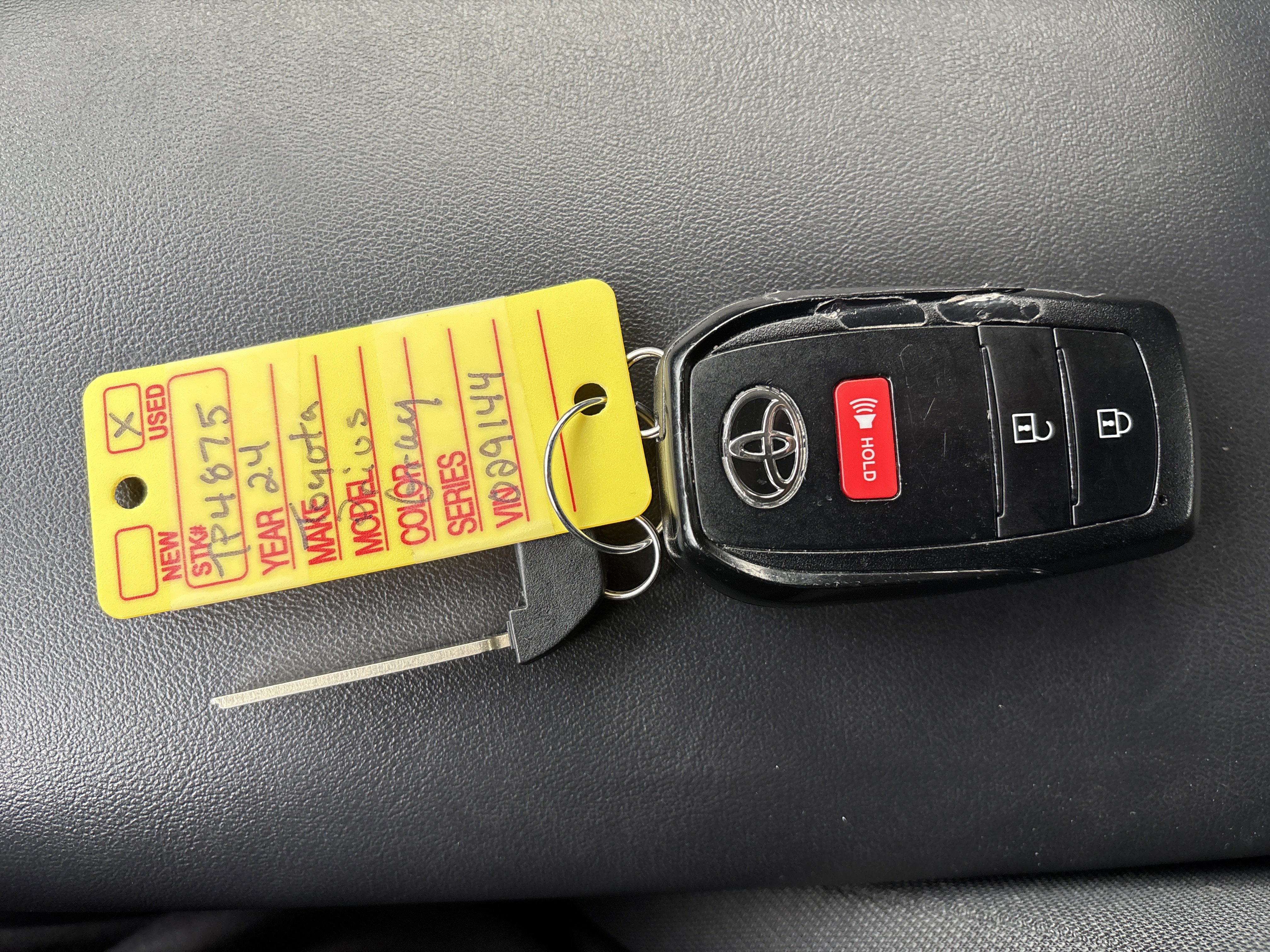 Used 2024 Toyota Prius LE image 28