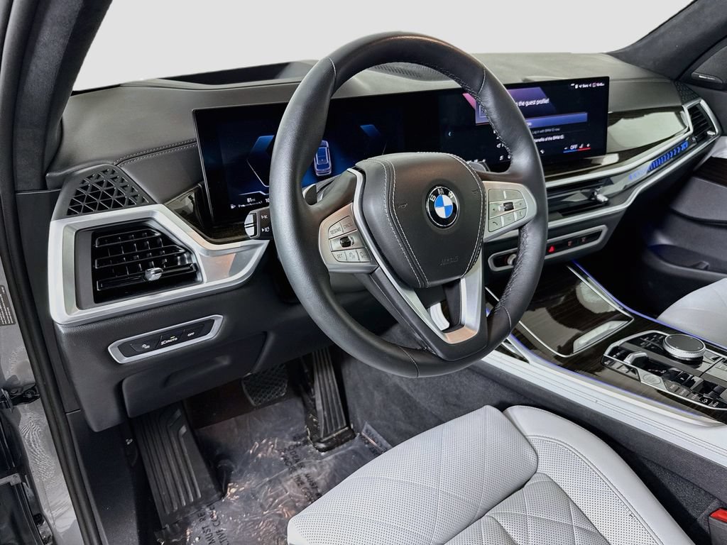 Used 2024 BMW X7 xDrive40i w/ Premium Package AWD/4WD image 9