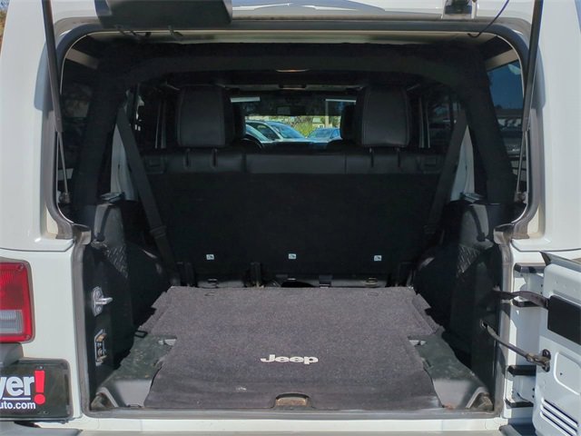 Used 2017 Jeep Wrangler Unlimited Sahara w/ Connectivity Group image 14