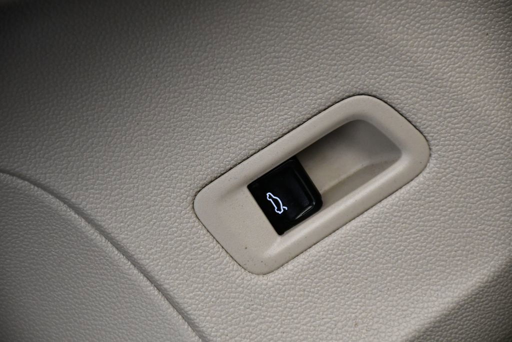 Used 2024 Volkswagen Atlas SEL Premium R-Line image 35