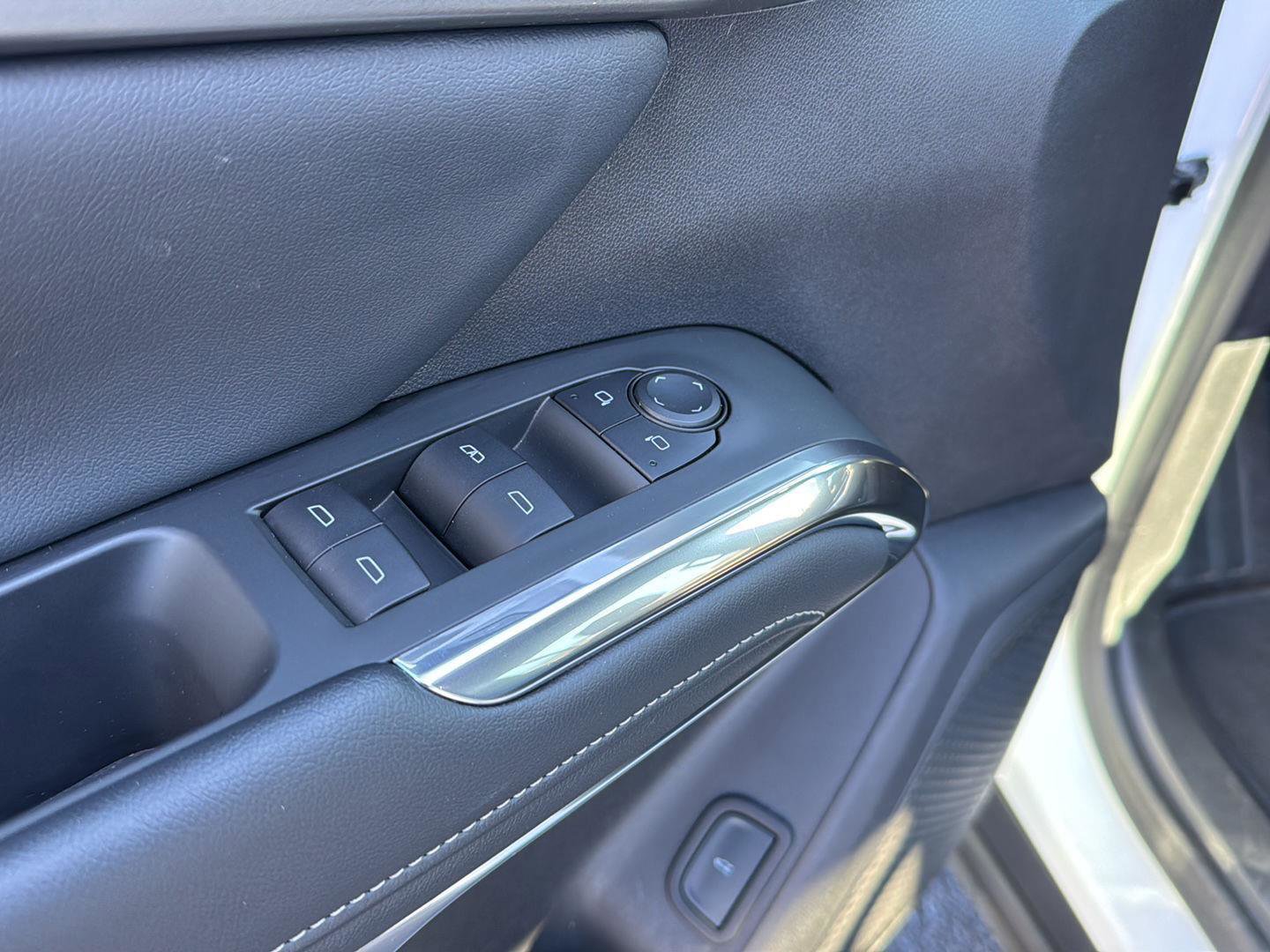 Used 2025 Chevrolet Traverse LT image 27