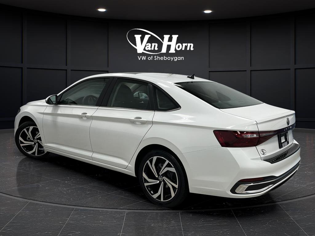 Used 2025 Volkswagen Jetta SEL image 3