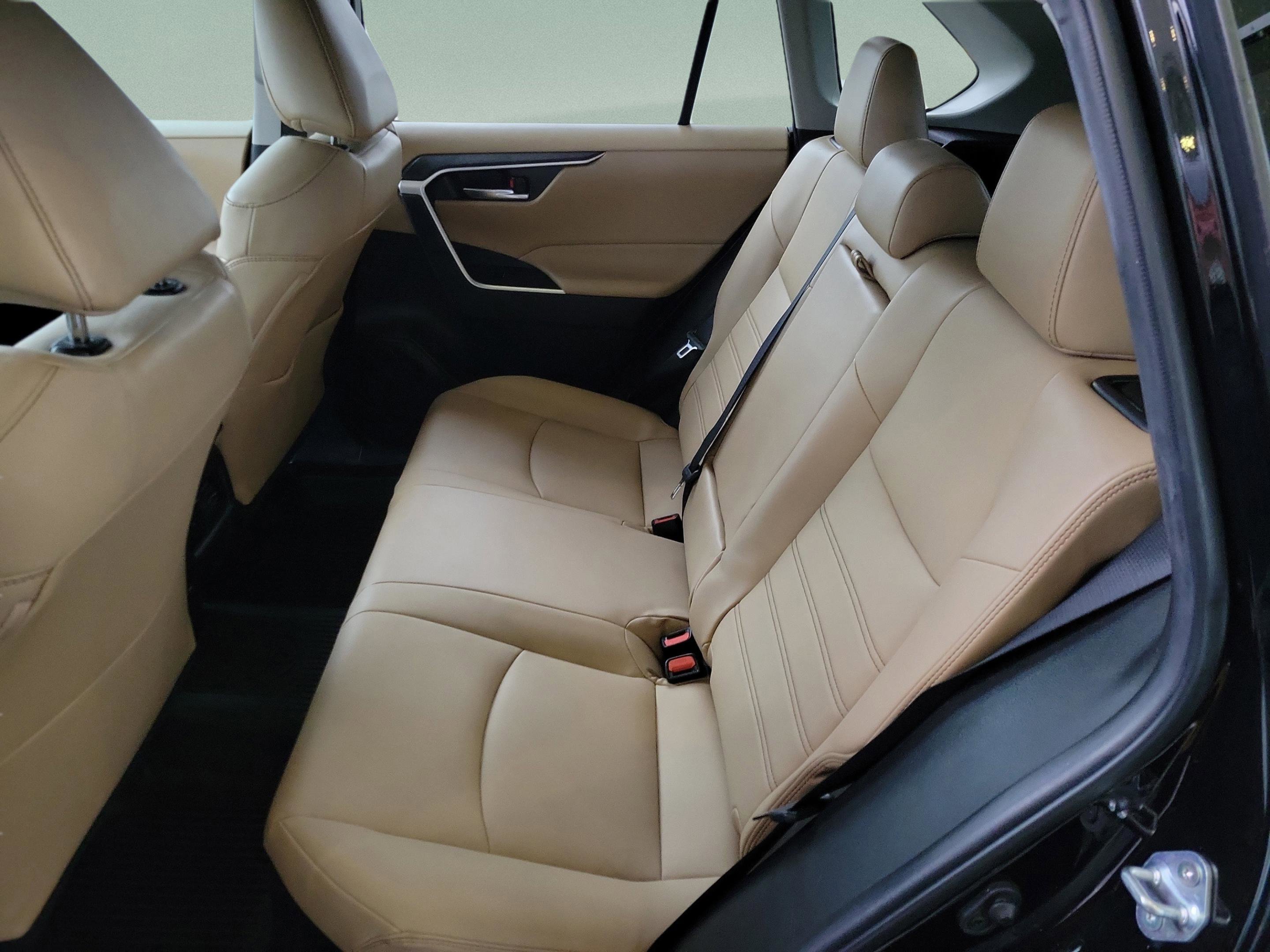 Used 2022 Toyota RAV4 XLE Premium image 24