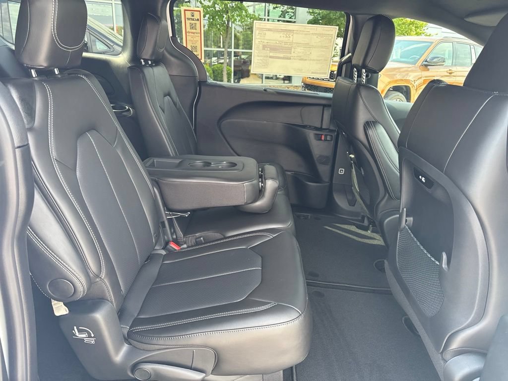 New 2027 Chrysler Pacifica Select FWD image 20