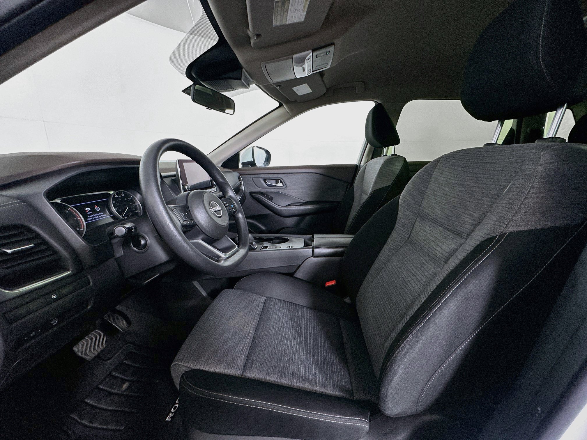 Used 2023 Nissan Rogue SV FWD image 13