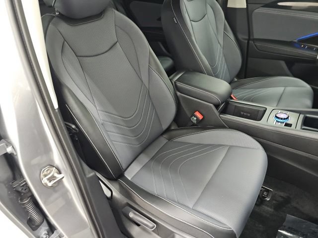 Used 2025 Volkswagen Tiguan SE AWD/4WD image 36