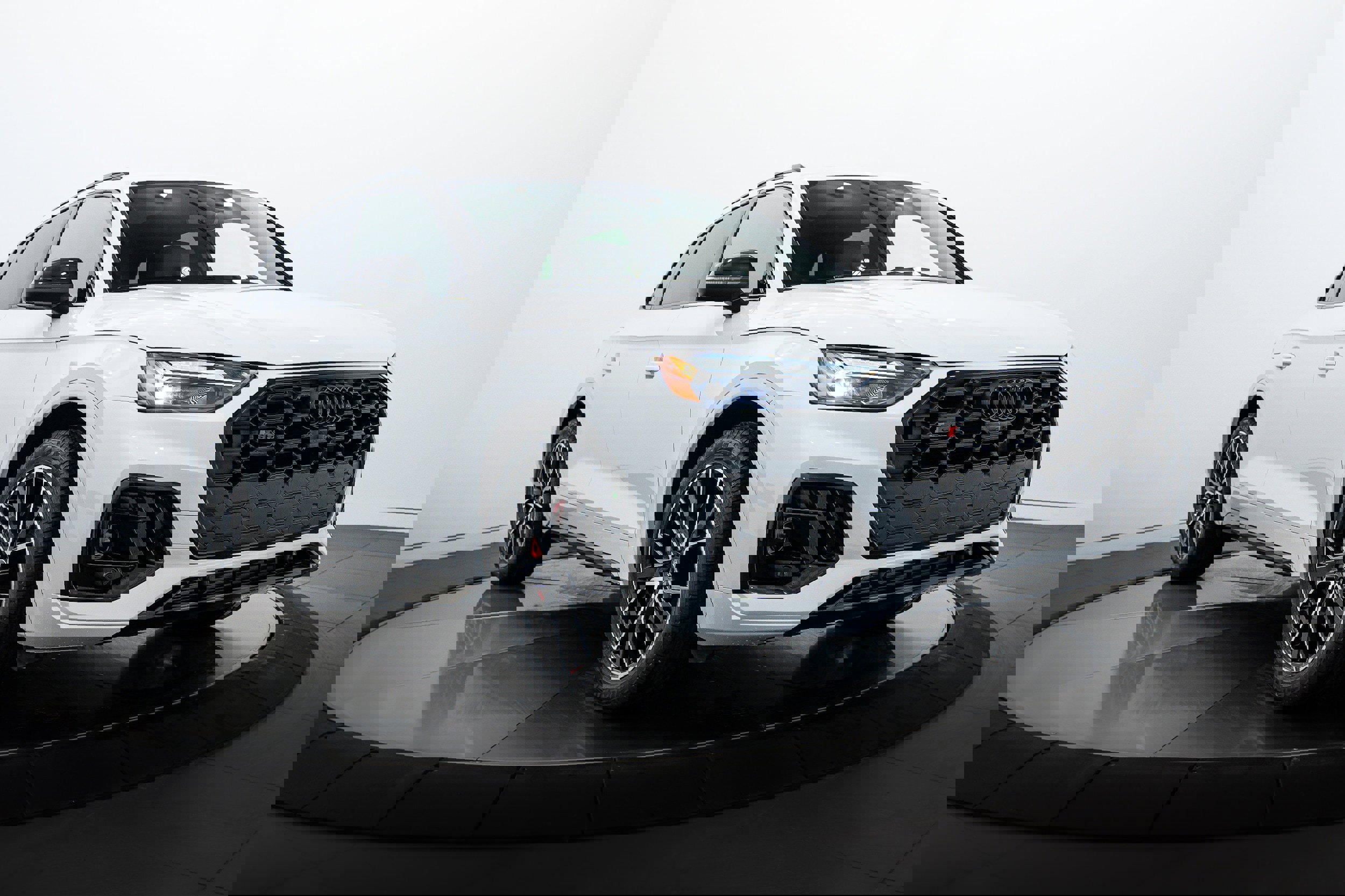 New 2025 Audi SQ5 Premium Plus image 2
