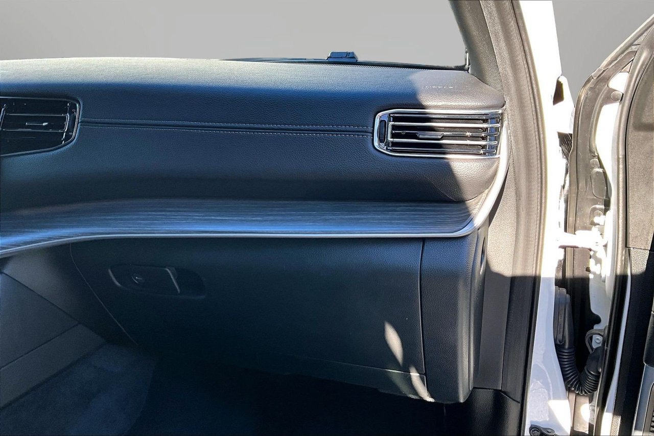 Certified 2024 Jeep Wagoneer L Series II w/ Flexible Seating Group AWD/4WD image 19