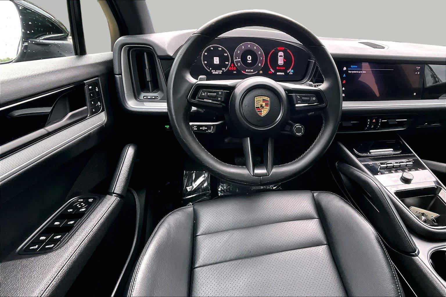 Used 2024 Porsche Cayenne AWD/4WD image 6