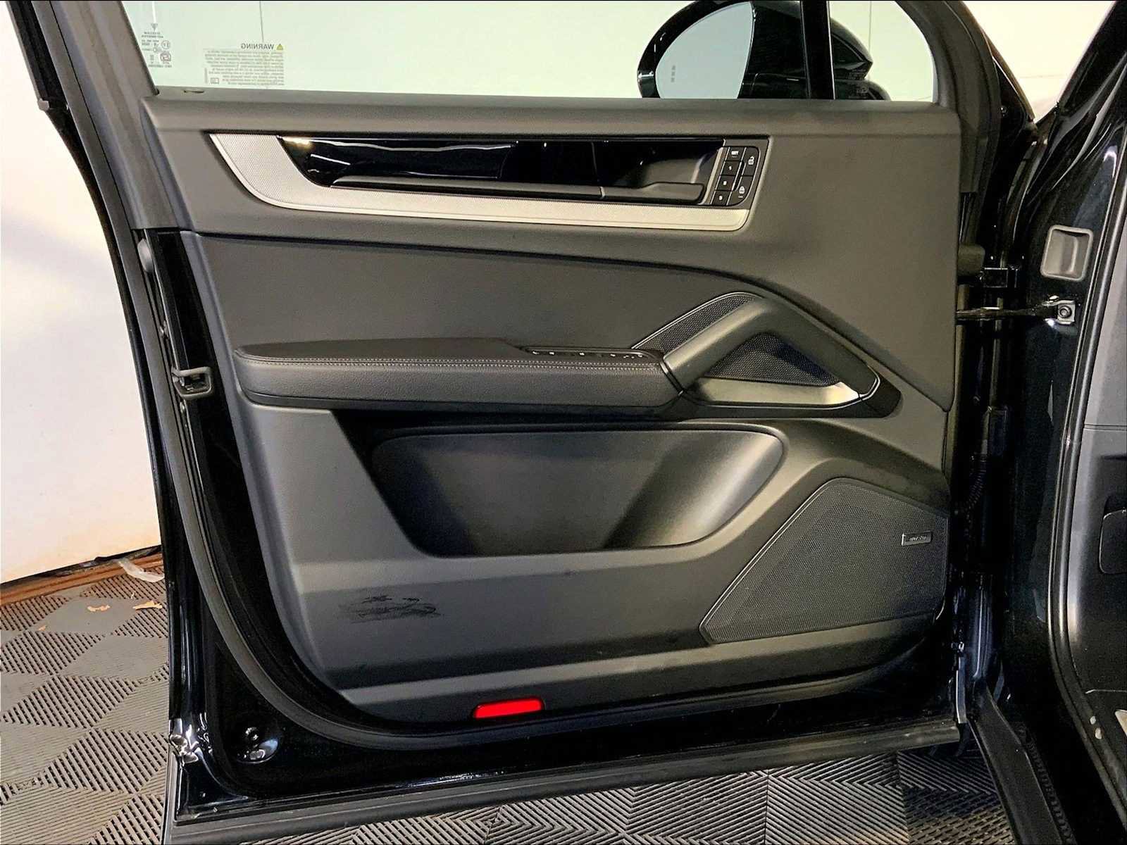 Certified 2025 Porsche Cayenne image 25