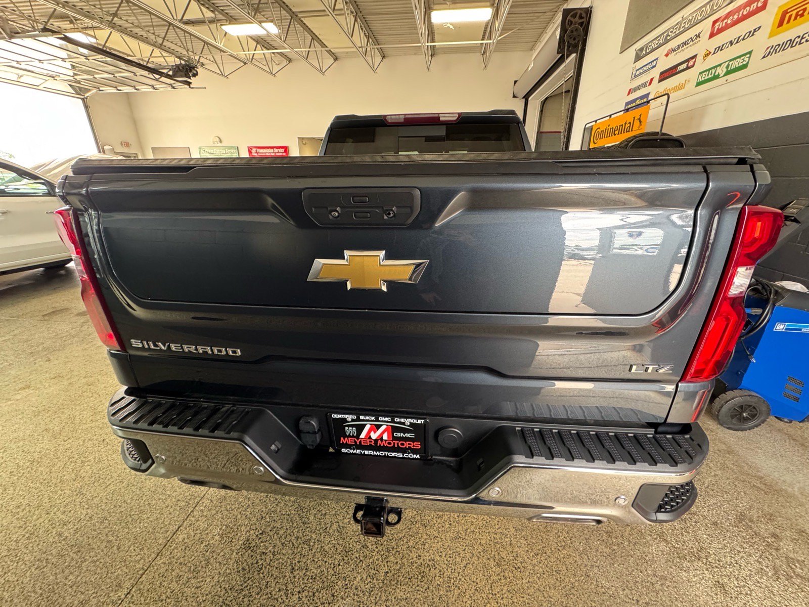 Used 2022 Chevrolet Silverado 1500 LTZ w/ LTZ Premium Package AWD/4WD image 6