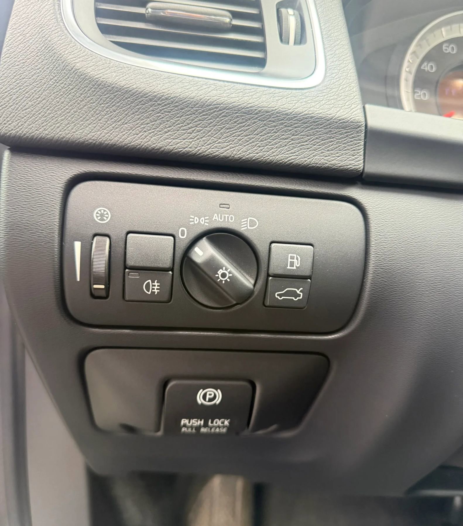 Used 2013 Volvo S60 T5 image 28