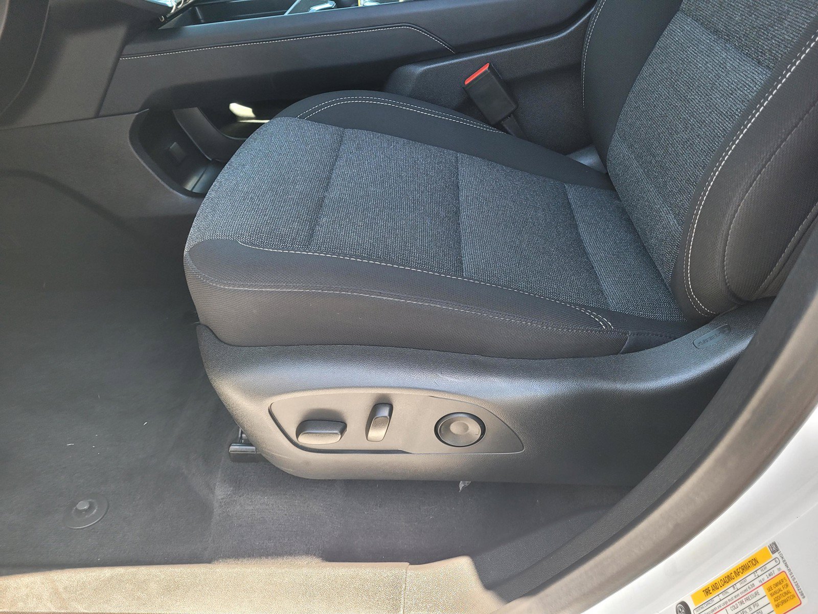 Used 2025 GMC Acadia Elevation FWD image 16