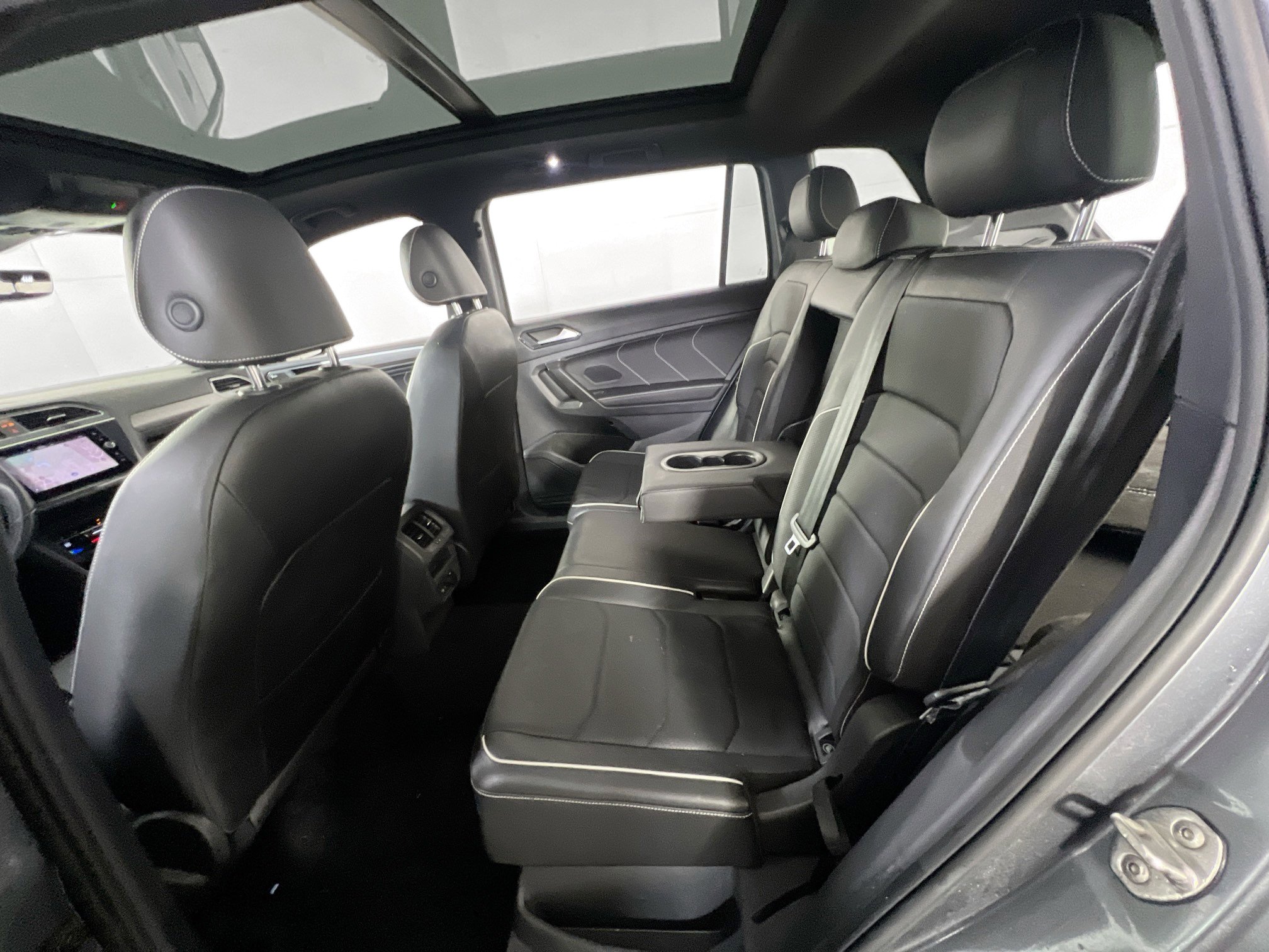 Used 2022 Volkswagen Tiguan SEL R-Line AWD/4WD image 26